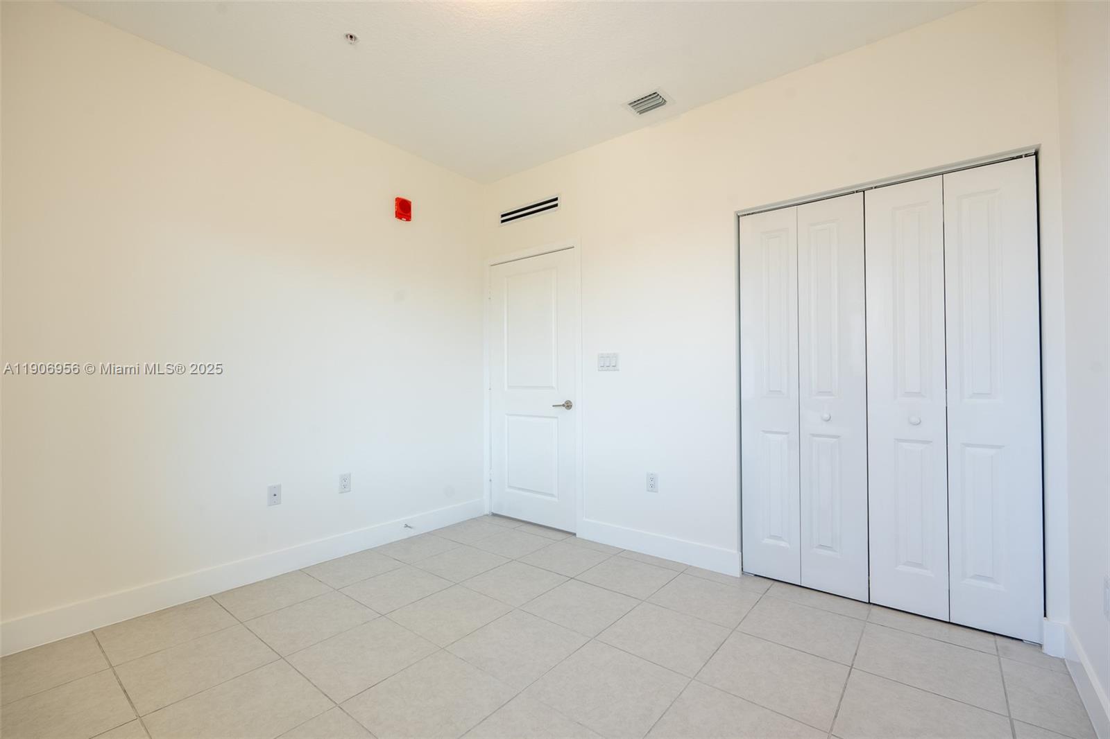 DOWNTOWN DORAL SOUTH PHAS - Residential Lease