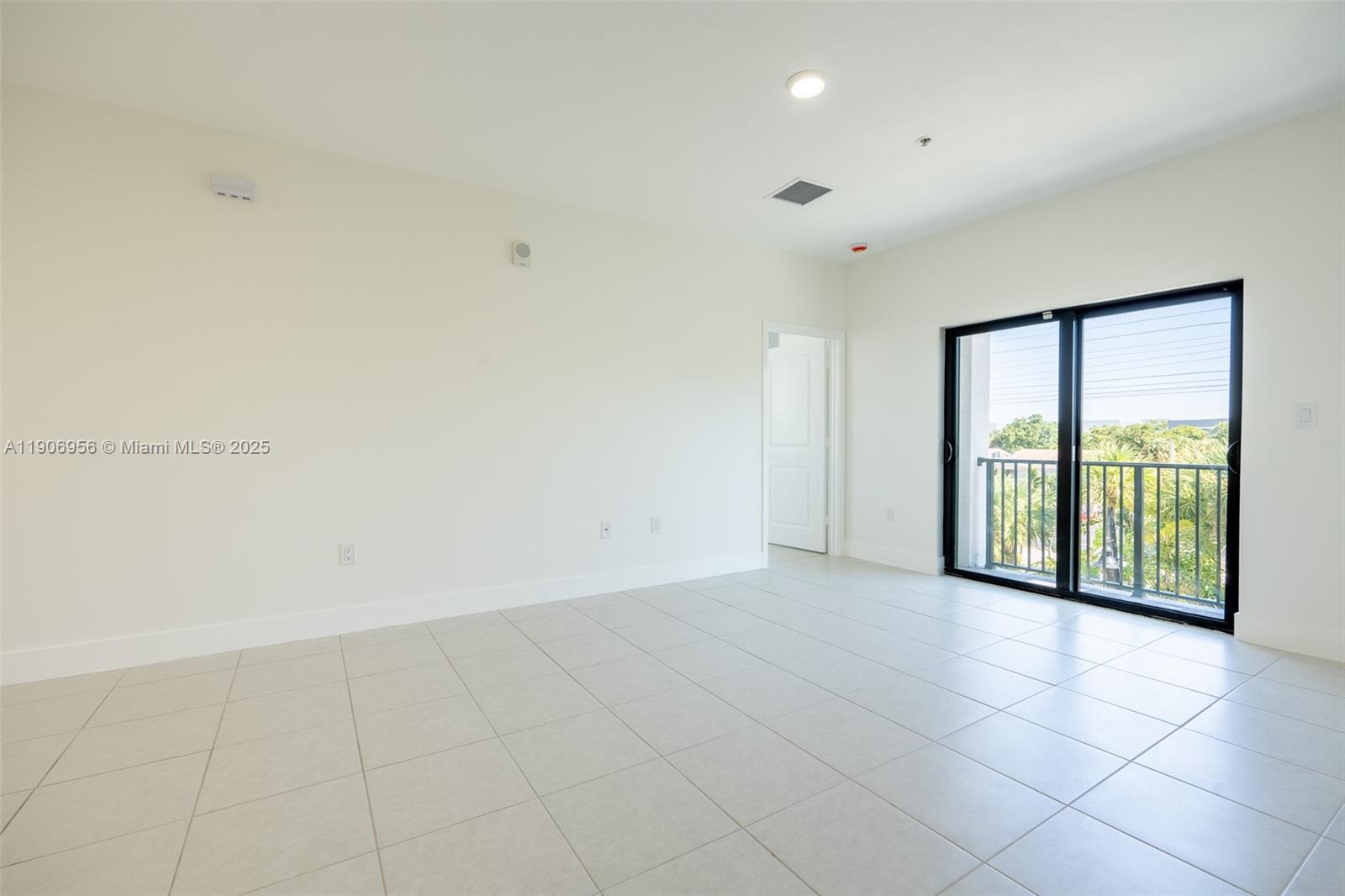 DOWNTOWN DORAL SOUTH PHAS - Residential Lease