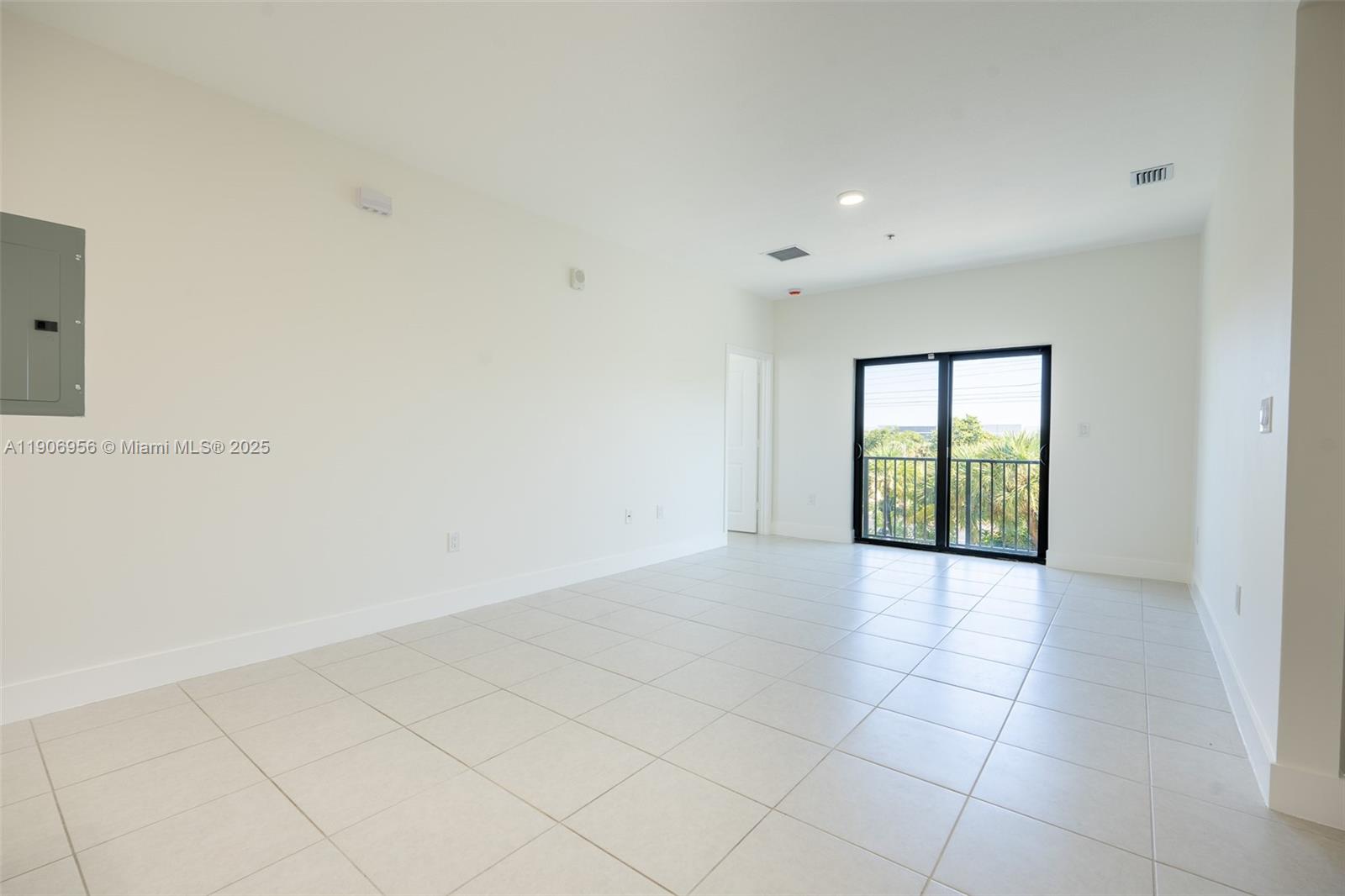 DOWNTOWN DORAL SOUTH PHAS - Residential Lease