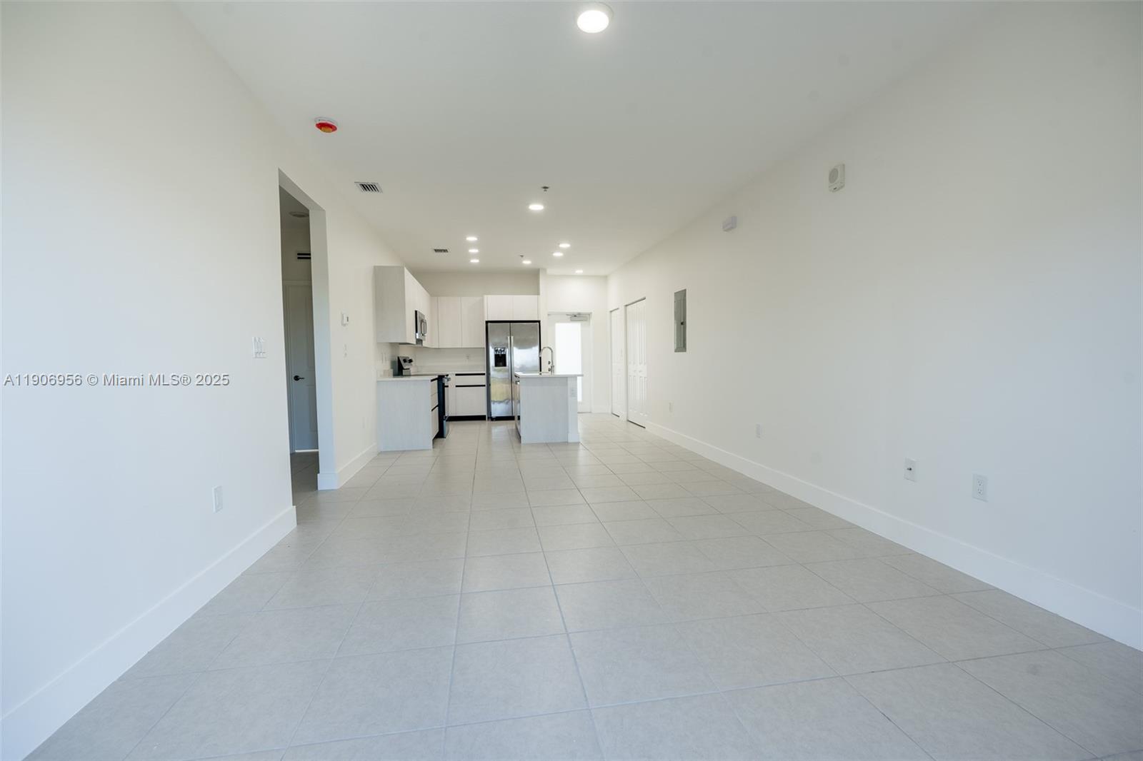 DOWNTOWN DORAL SOUTH PHAS - Residential Lease