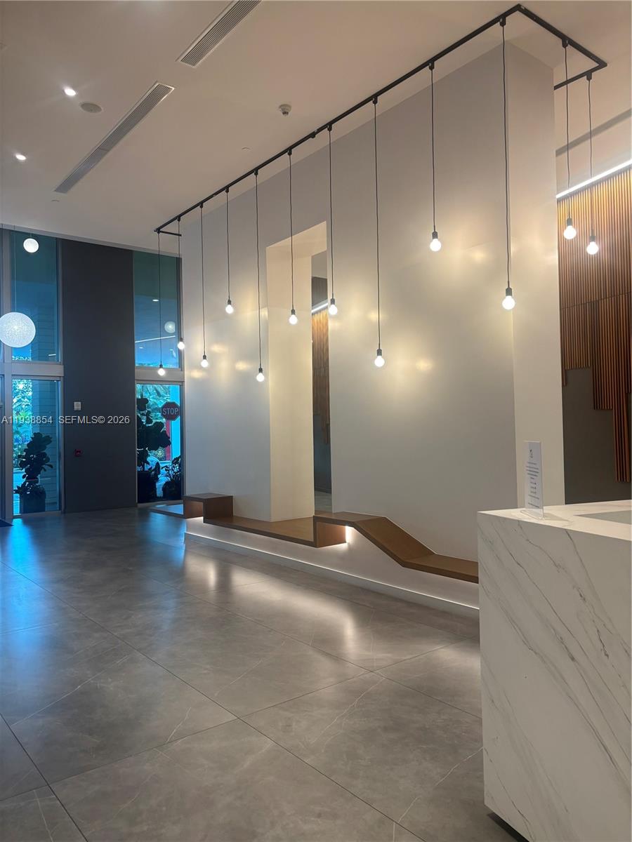 WIND CONDO - Residential