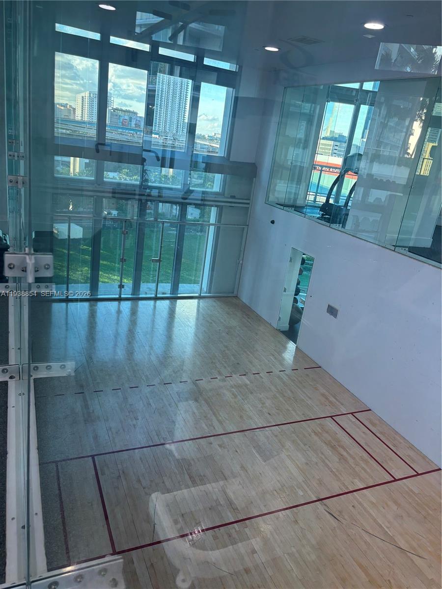 WIND CONDO - Residential