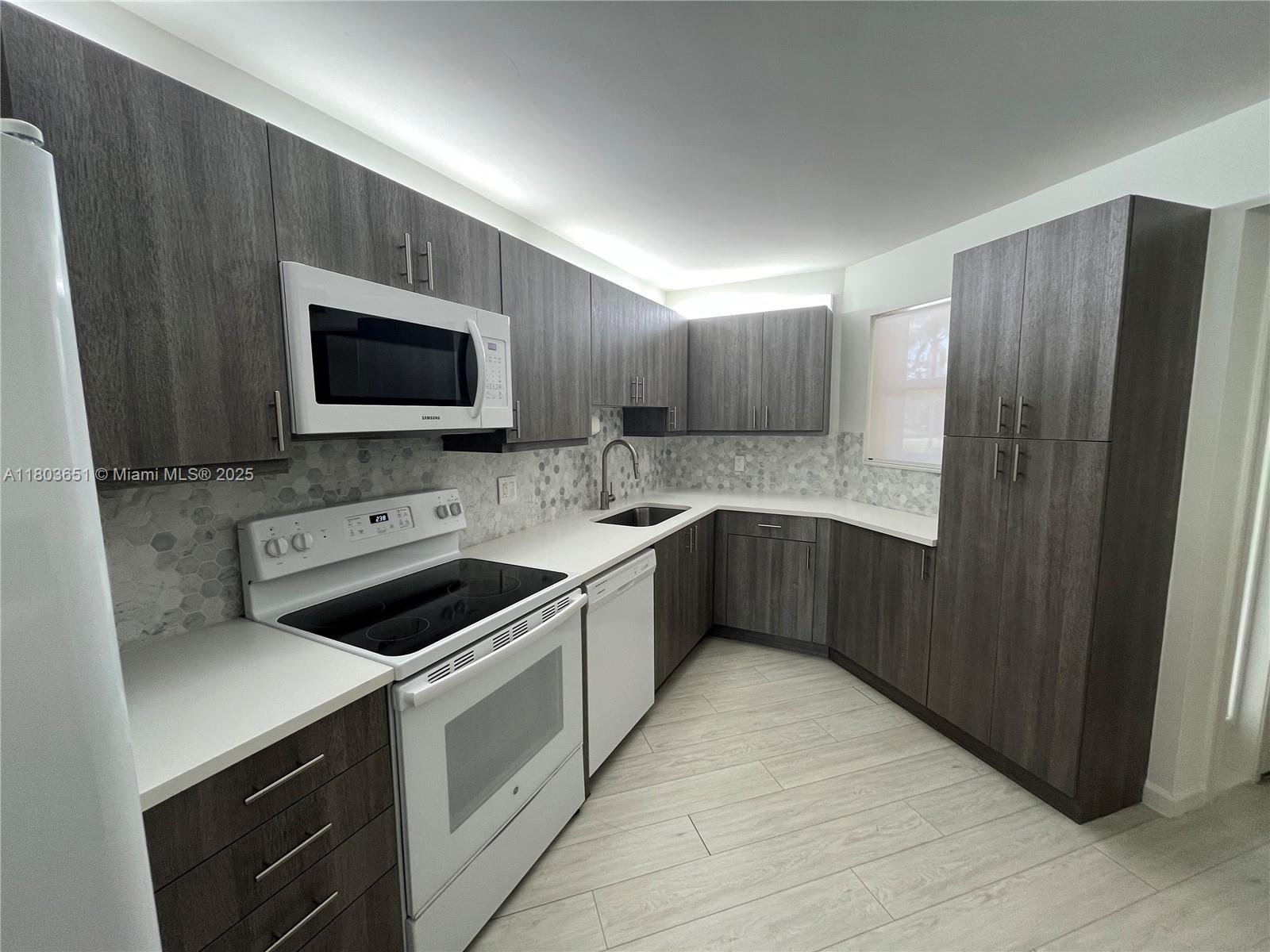 5850 Camino Del Sol 206