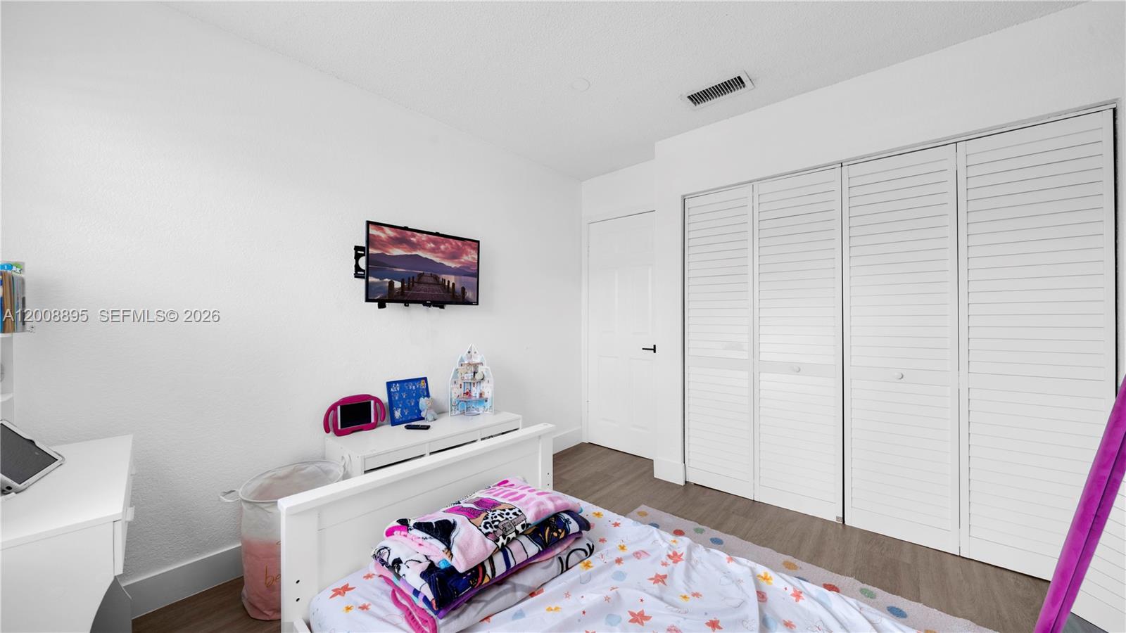 THE VILLAS AT SAMARI LAKE - Residential