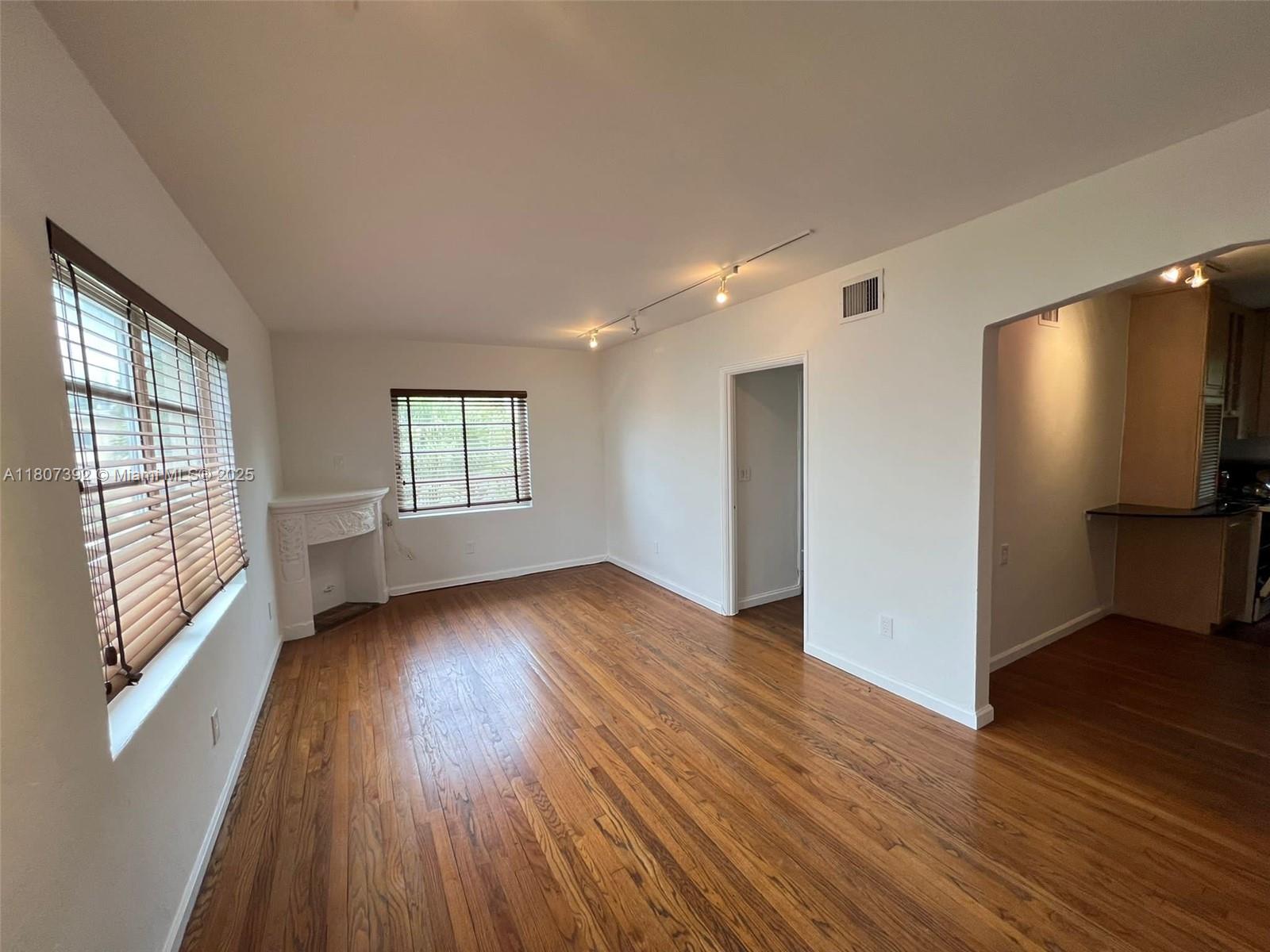 Rental Property at 1535 Meridian Ave 3, Miami Beach, Miami-Dade County, Florida - Bedrooms: 1 
Bathrooms: 1  - $2,300 MO.