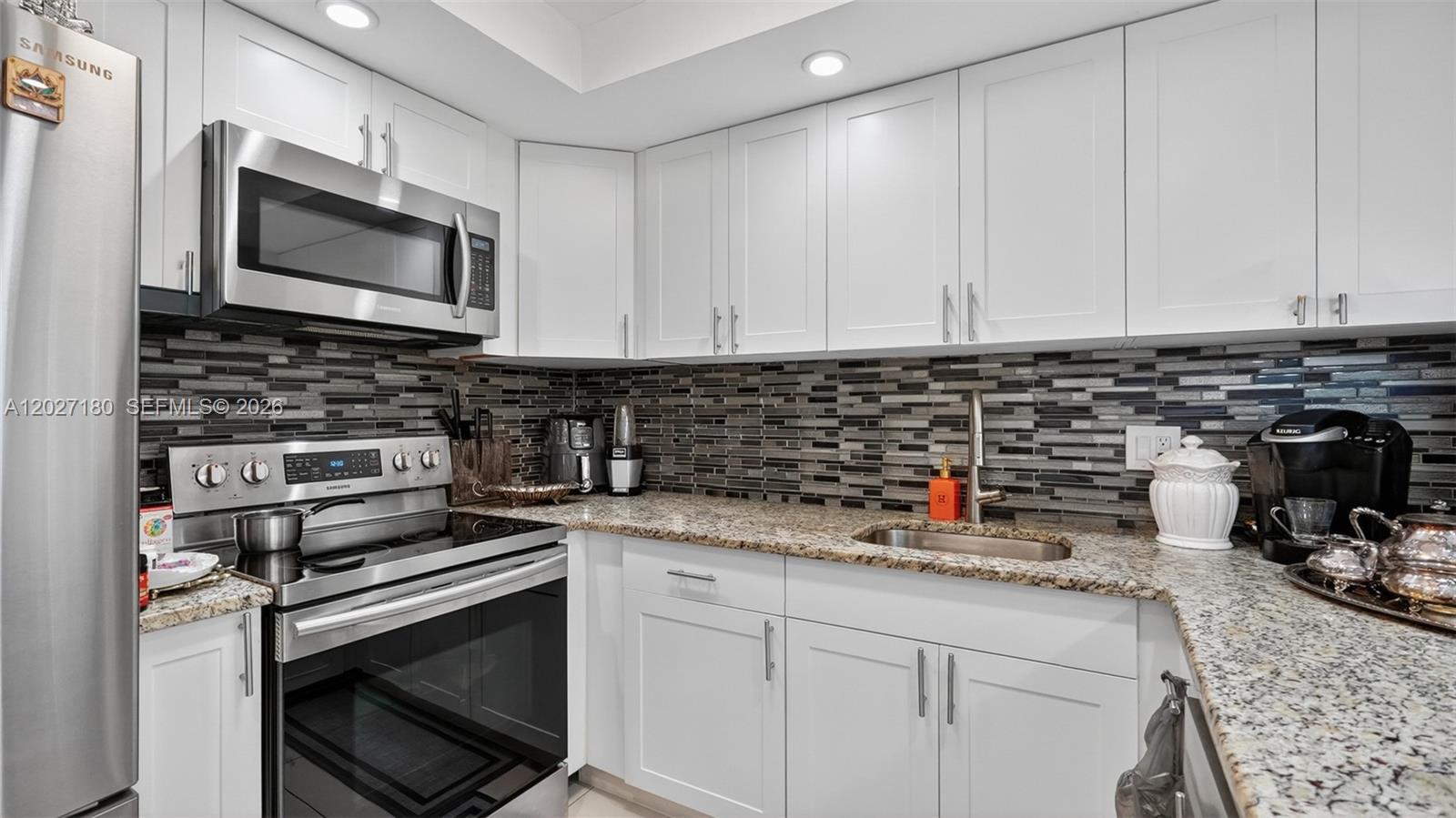 AVANT GARDE CONDO - Residential