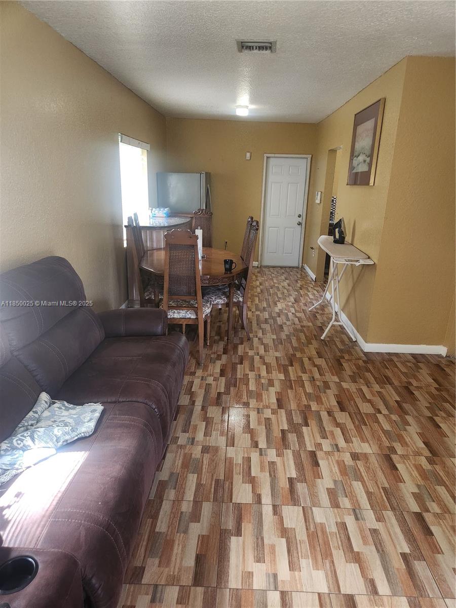 447 NW 83rd St 447, Miami, FL, 33150/$399,000 3 447 NW 83rd St 447