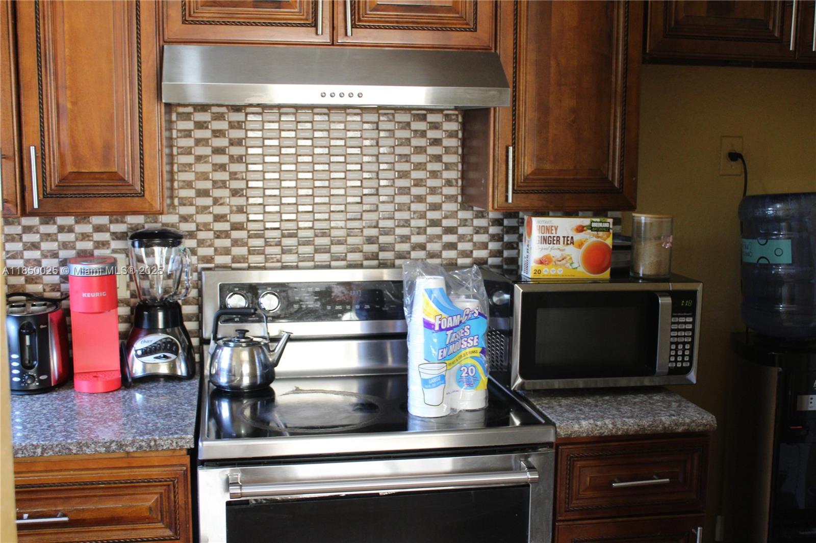 Nicely updated four-bedroom, two-bath unit apartment centrally located between Wynwood, Citadel, Miami Shores, and El Portal. Buyers/Buyers Agent is responsible for contacting the HOA or Condo Asso., to inquire about any restrictions that may apply.