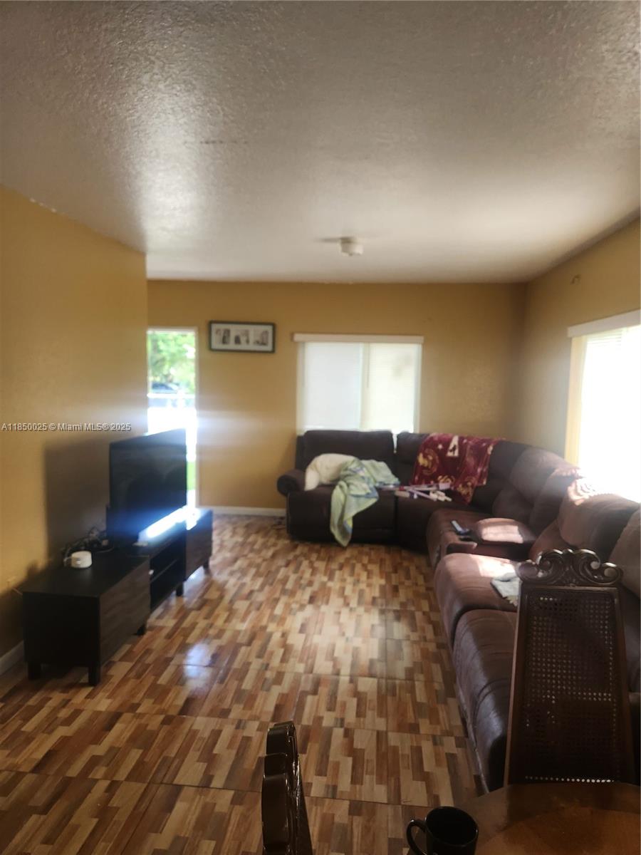 447 NW 83rd St 447, Miami, FL, 33150/$399,000 4 447 NW 83rd St 447