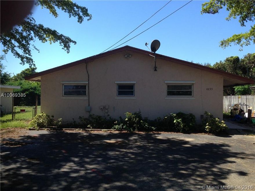 LARGE EAT-IN KITCHEN, REPAINTED, TILE FLOORS THROUGH OUT,  WASHER/DRYER IN UNIT. NEAR UNIVERSITIES, SHOPPING AND ACCESS TO HIGHWAYS. NO SMOKERS. NO PETS.  WATER IS NOT INCLUDED.