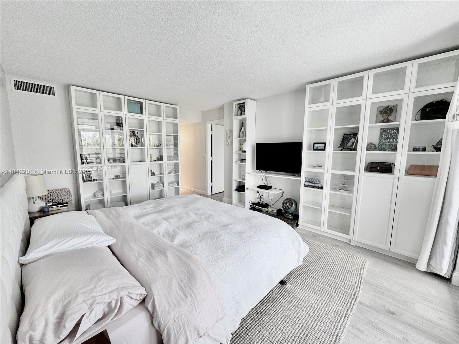 SHERIDAN BY THE BEACH CON - Residential