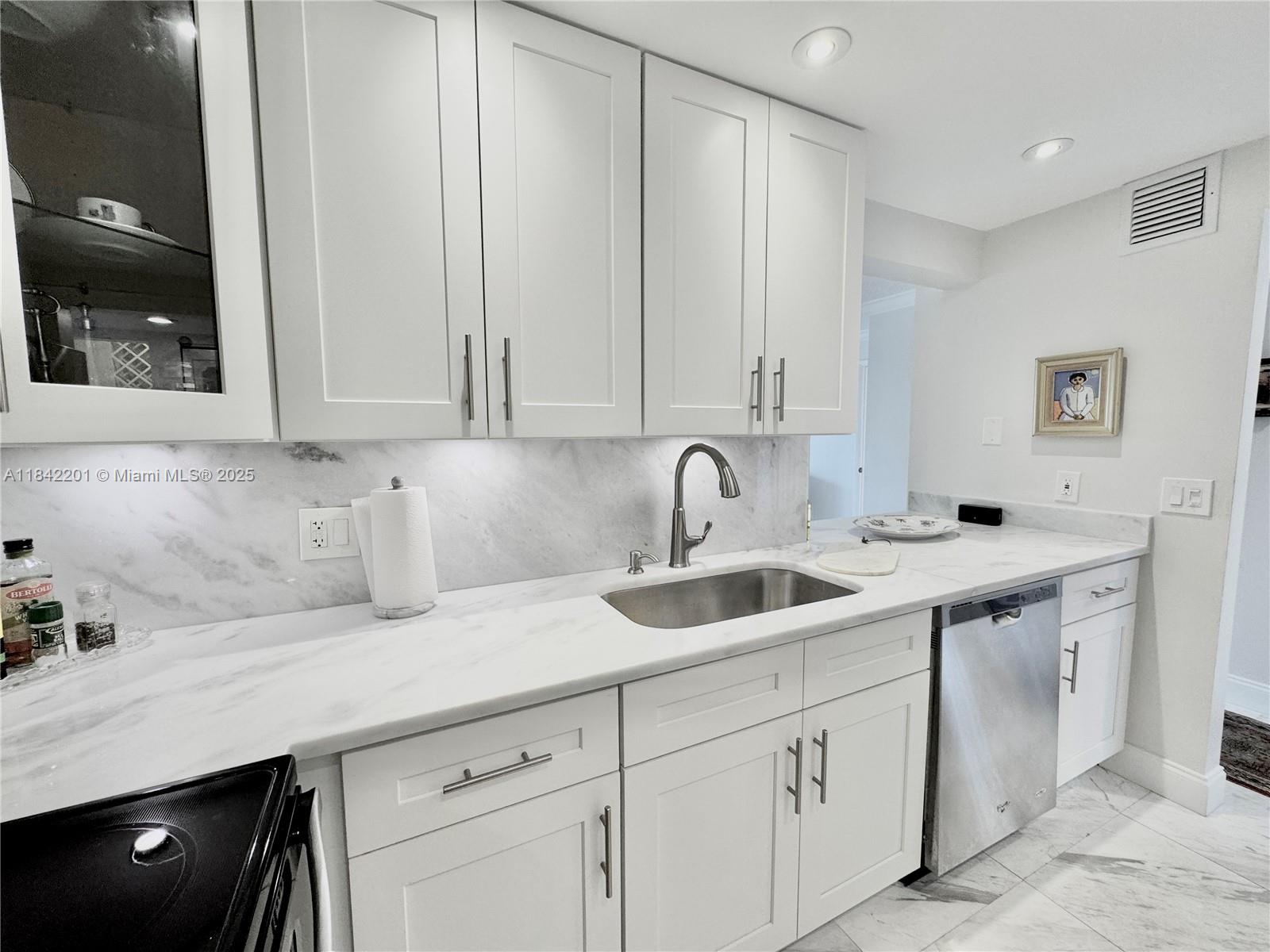 SHERIDAN BY THE BEACH CON - Residential