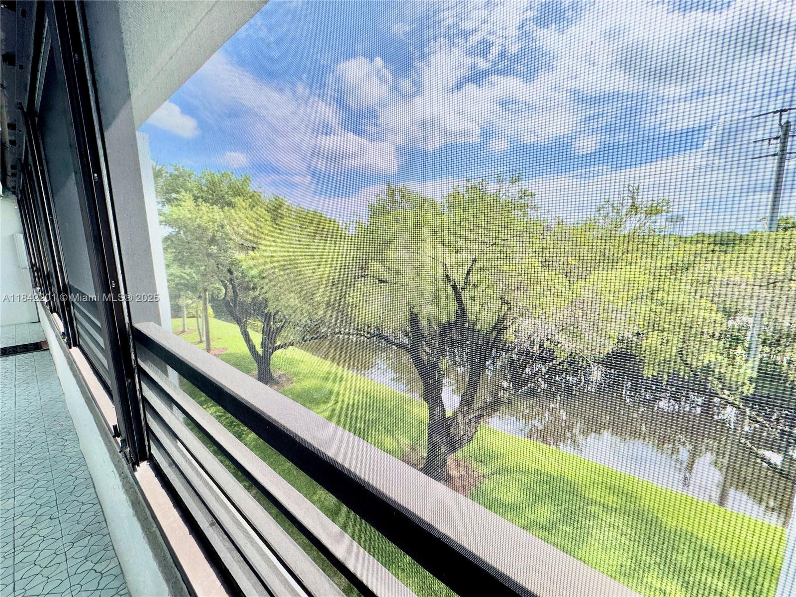 SHERIDAN BY THE BEACH CON - Residential