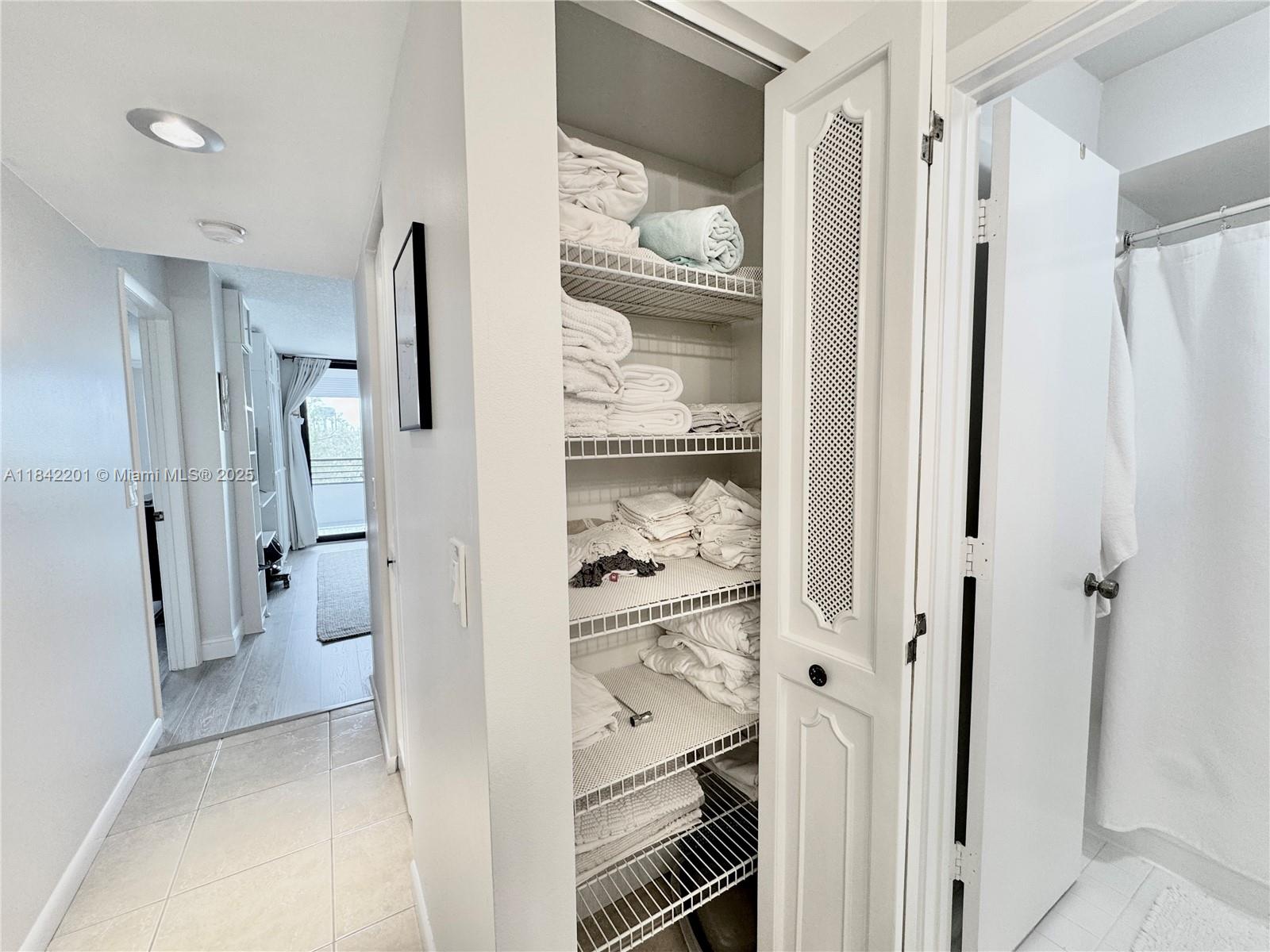 SHERIDAN BY THE BEACH CON - Residential