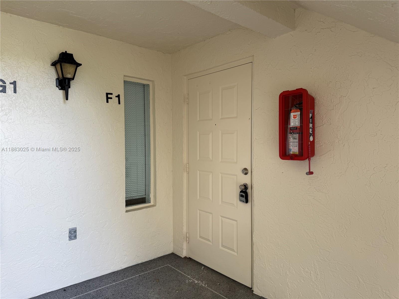 PALM CLUB VILLAGE II COND - Residential Lease