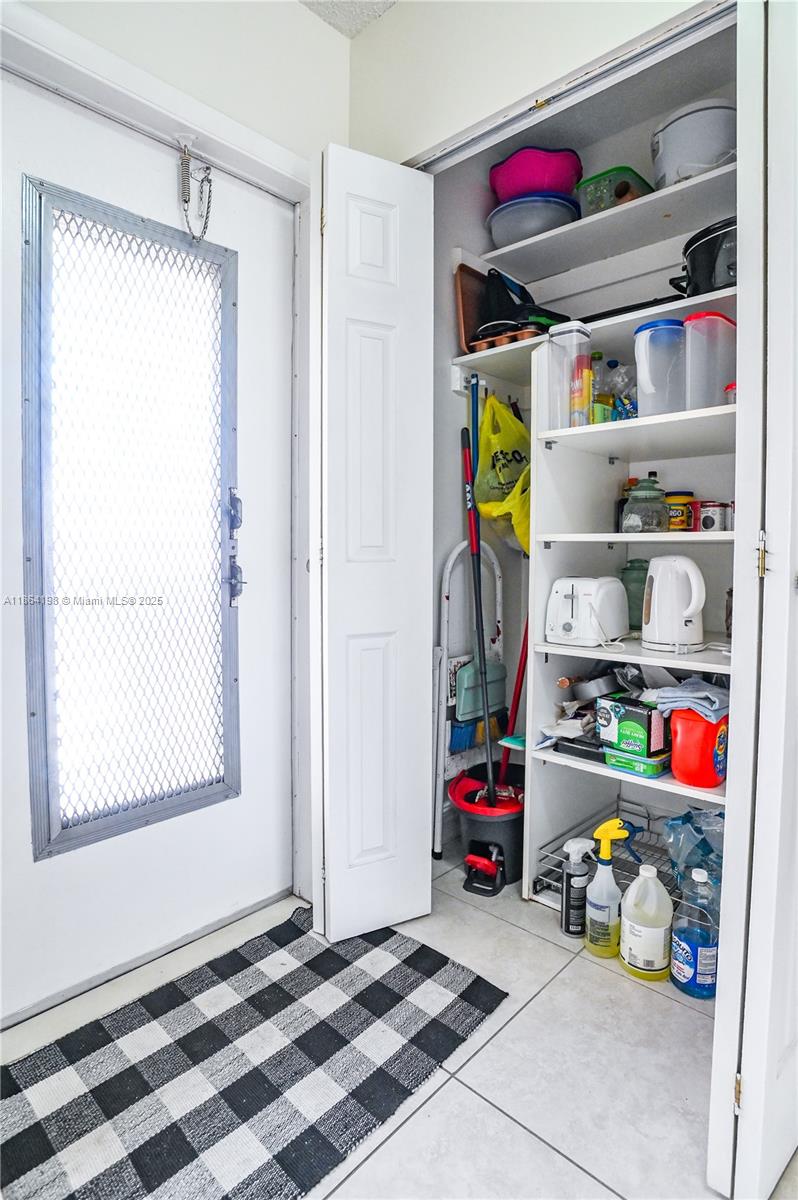 JARRET HALL CONDO - Residential