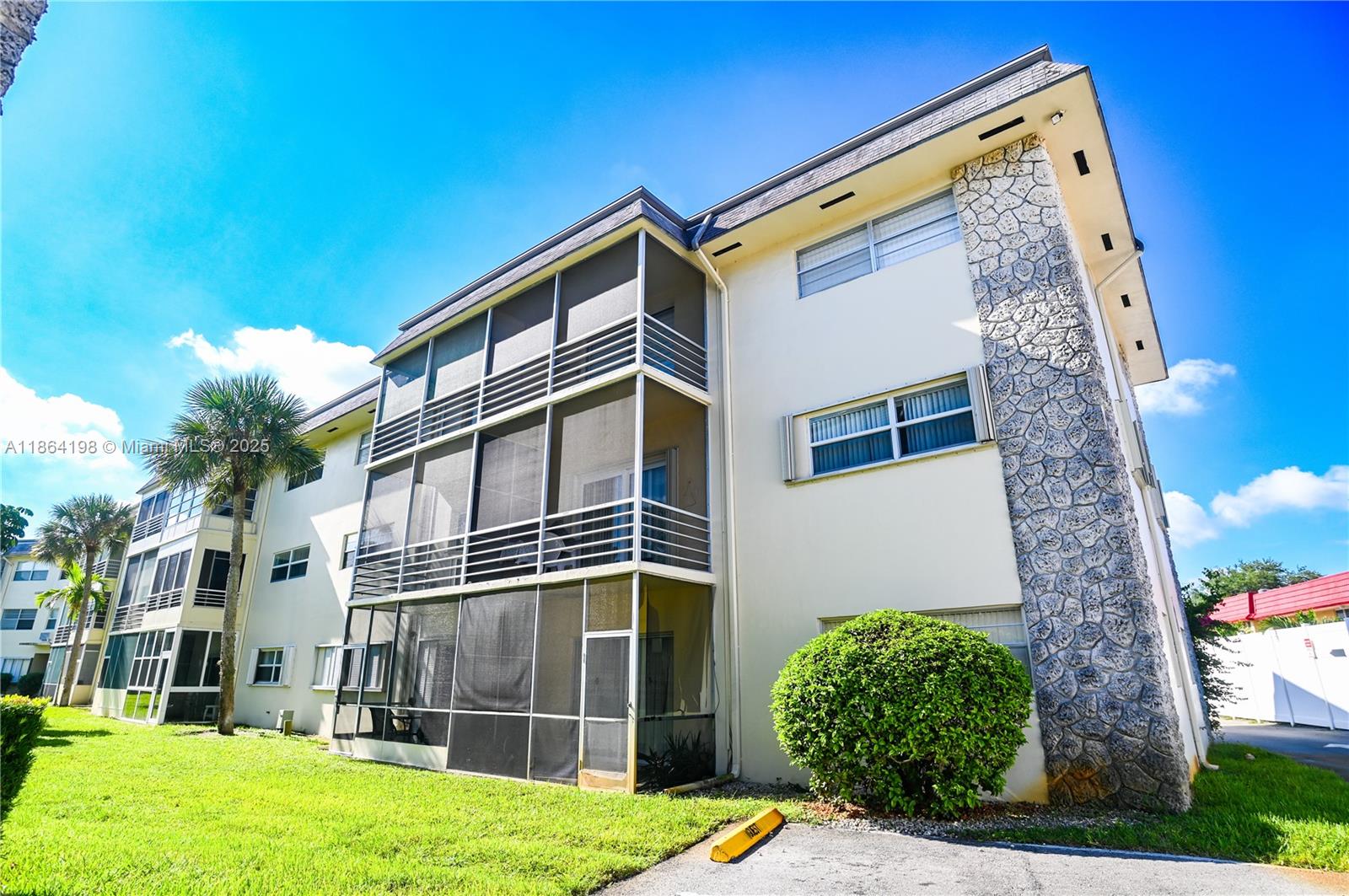 4441 NW 16th St J301