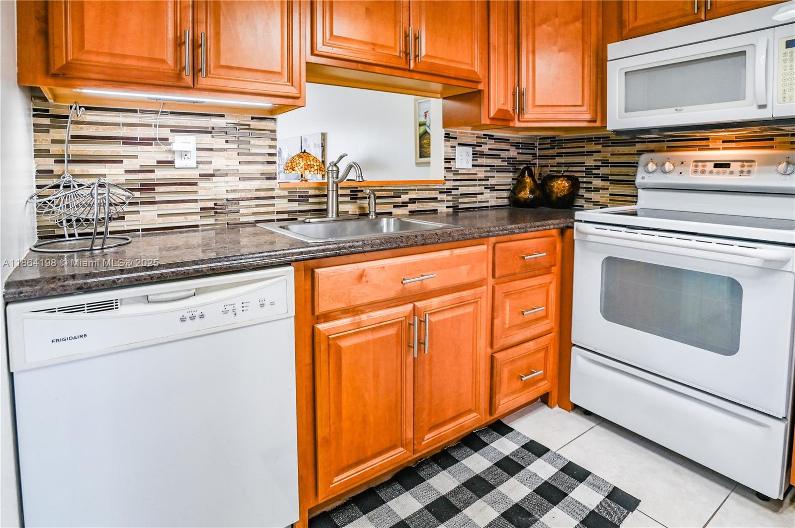 JARRET HALL CONDO - Residential