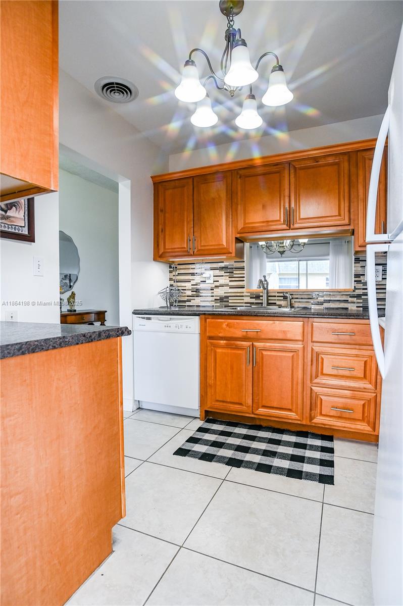 JARRET HALL CONDO - Residential