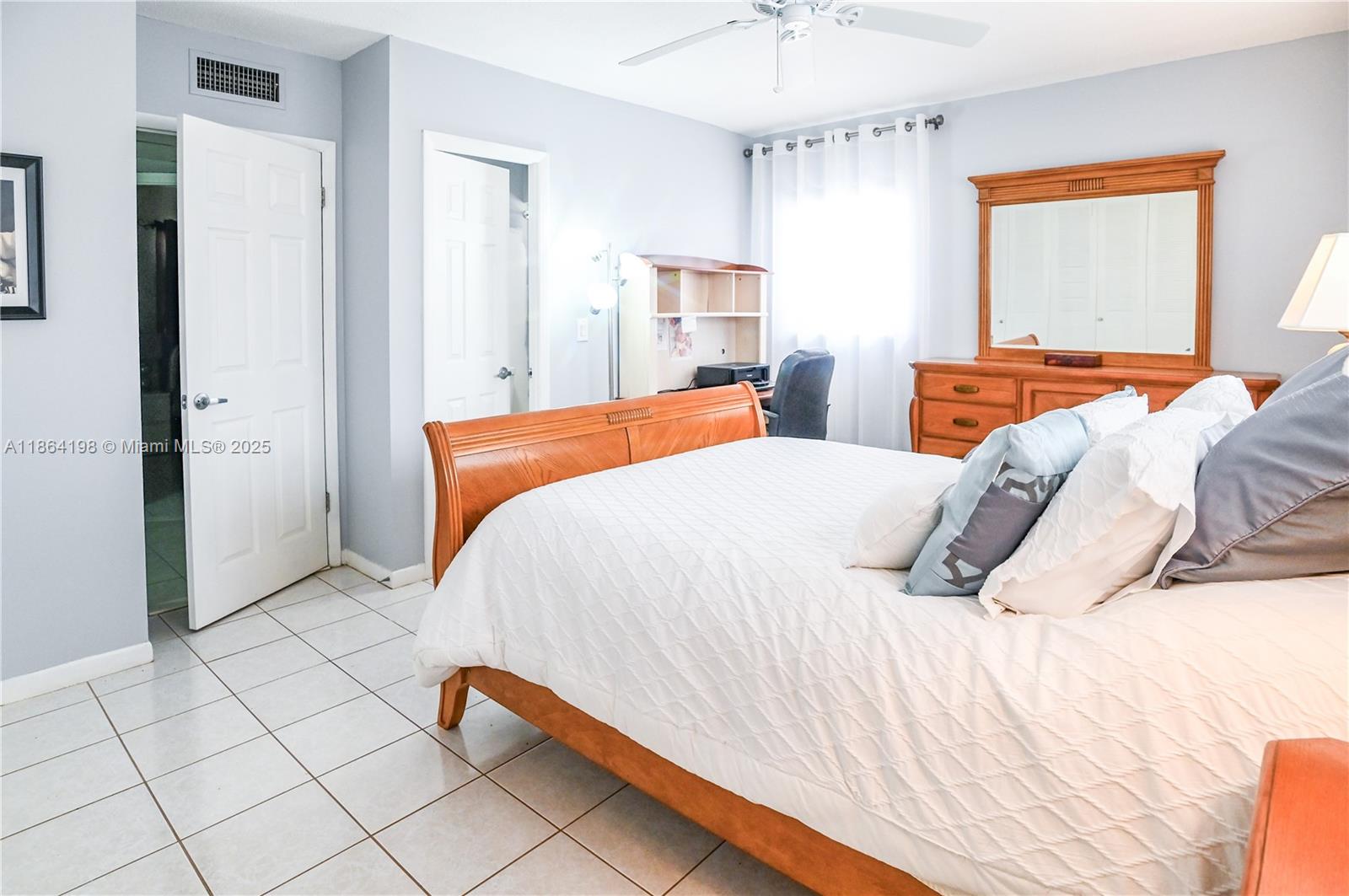 JARRET HALL CONDO - Residential