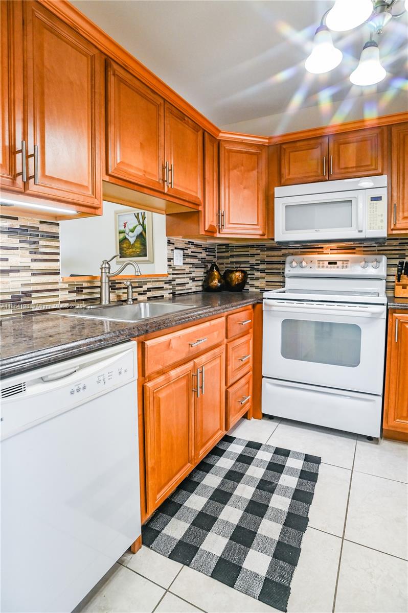 JARRET HALL CONDO - Residential