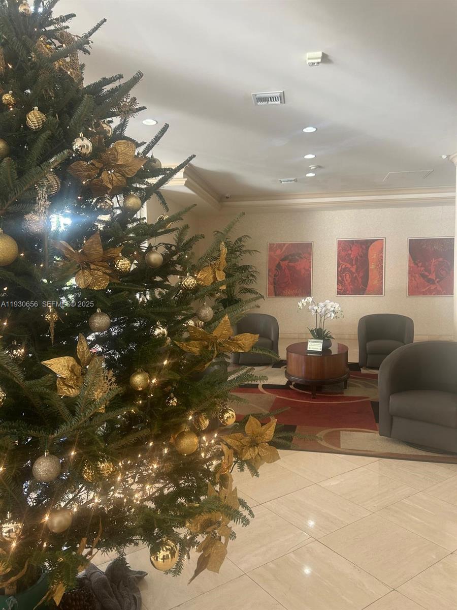 WINSTON TOWERS 200 - Residential