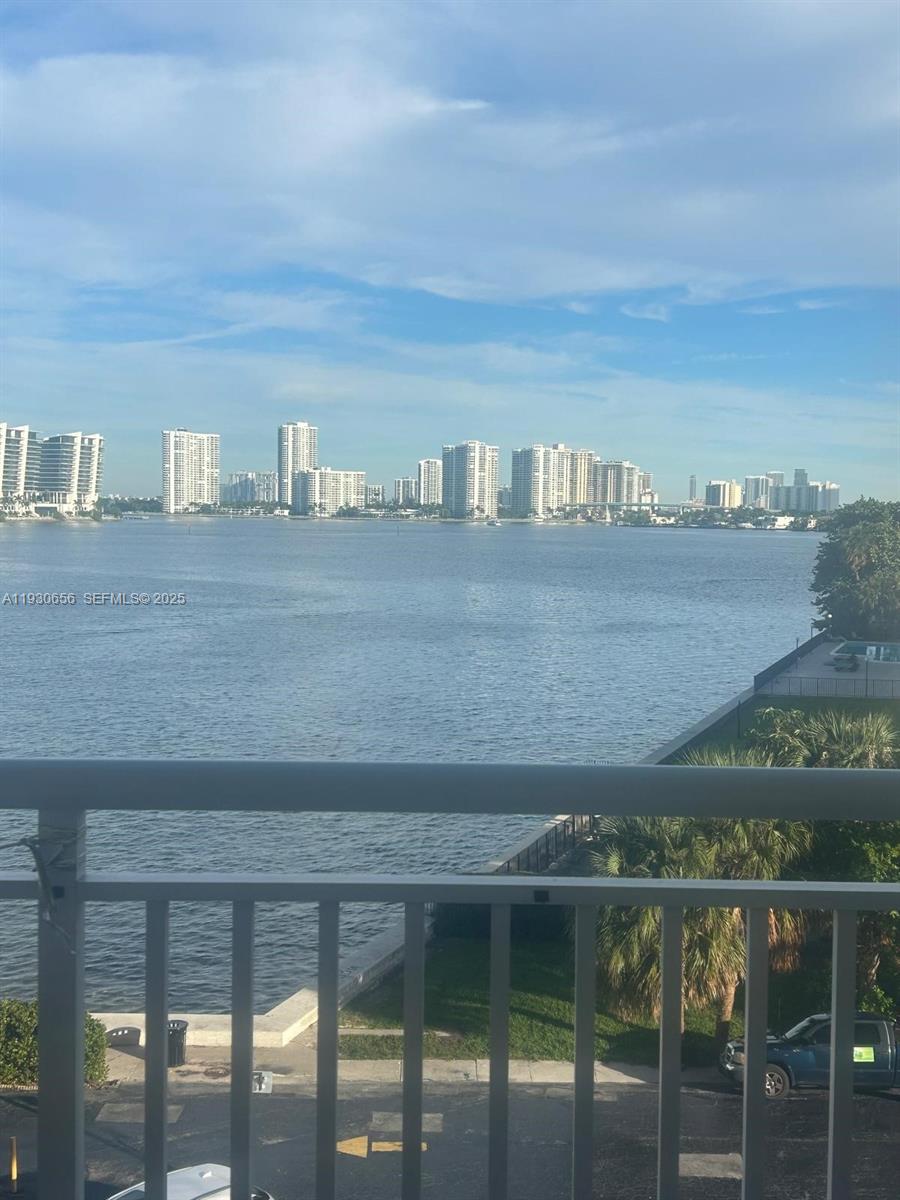 WINSTON TOWERS 200 - Residential