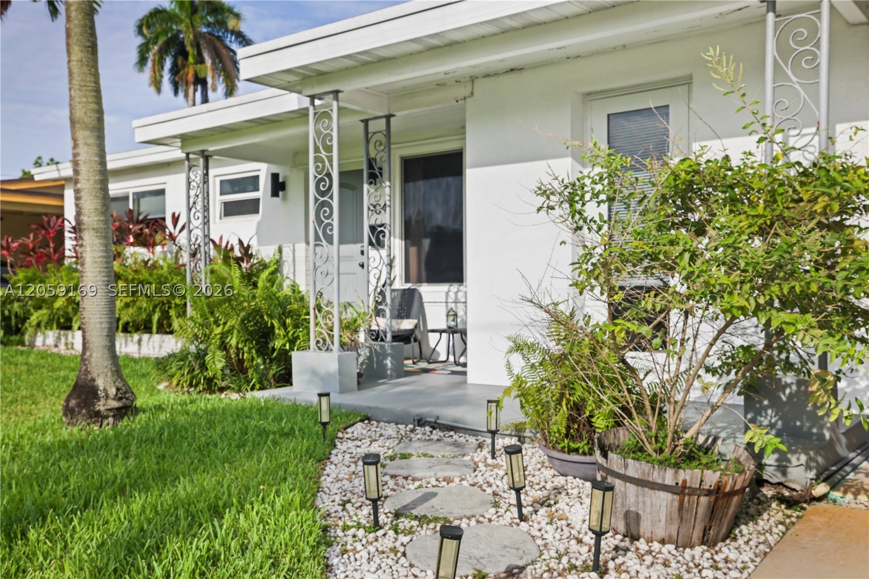 904 SW 3rd Ave, Hallandale Beach FL 33009