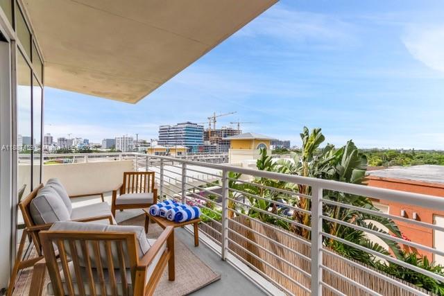 MIDBLOCK MIAMI CONDO - Residential