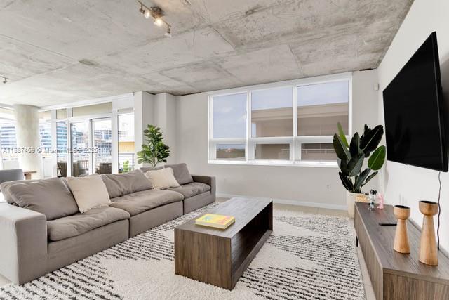 3250 NE 1st Ave 615