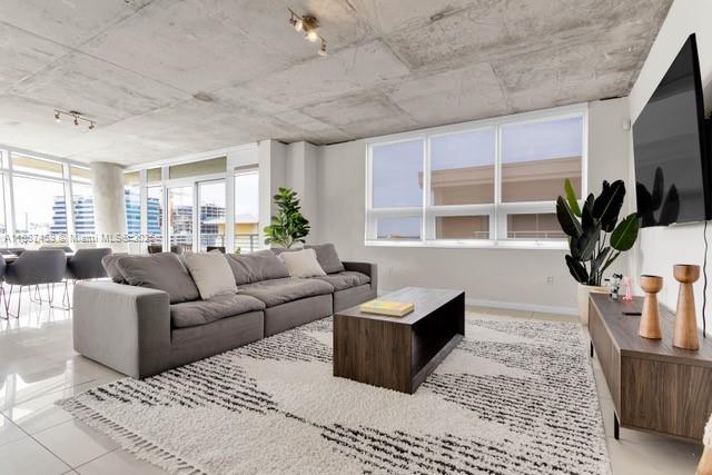 3250 NE 1st Ave 615