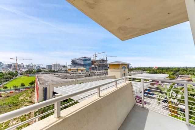 MIDBLOCK MIAMI CONDO - Residential