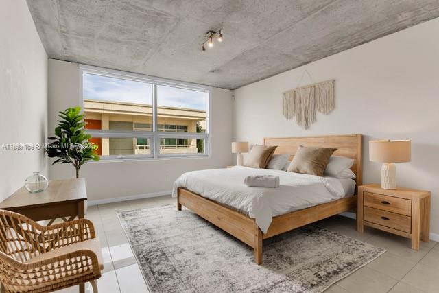 MIDBLOCK MIAMI CONDO - Residential