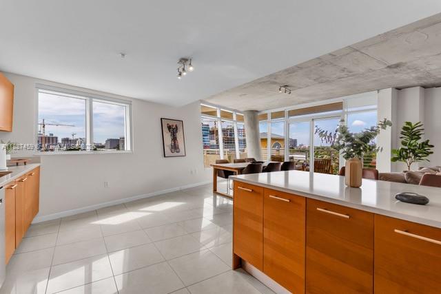 MIDBLOCK MIAMI CONDO - Residential