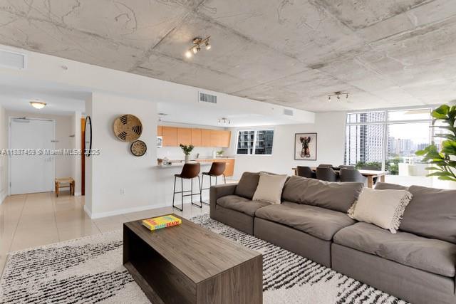 MIDBLOCK MIAMI CONDO - Residential