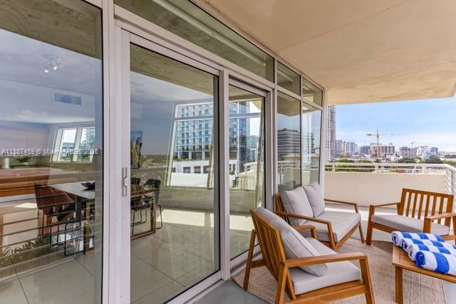 MIDBLOCK MIAMI CONDO - Residential