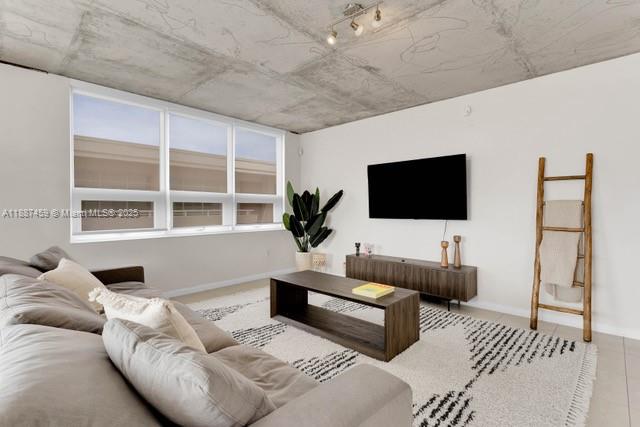 MIDBLOCK MIAMI CONDO - Residential