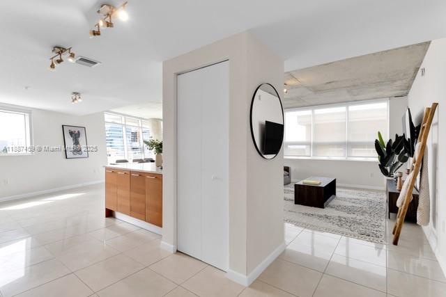 MIDBLOCK MIAMI CONDO - Residential