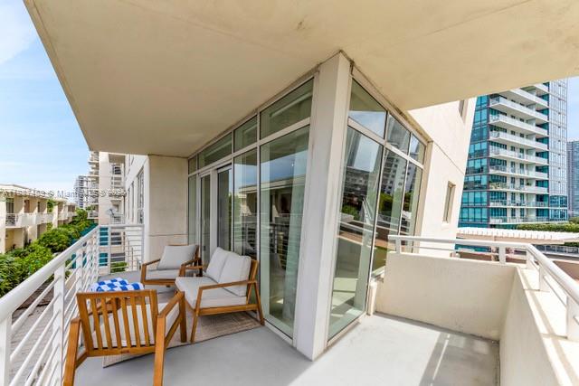 MIDBLOCK MIAMI CONDO - Residential