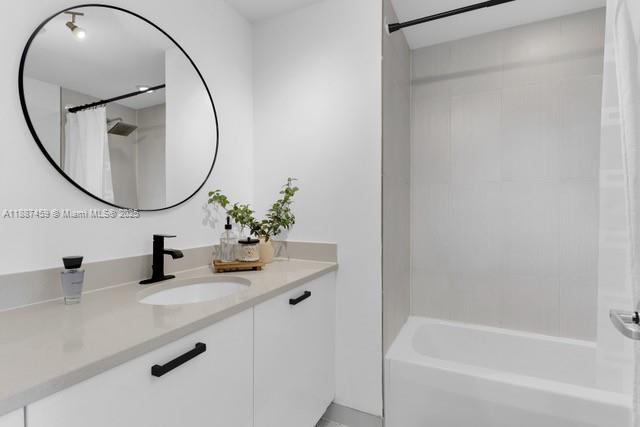 MIDBLOCK MIAMI CONDO - Residential