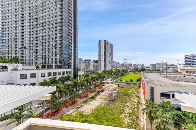 MIDBLOCK MIAMI CONDO - Residential