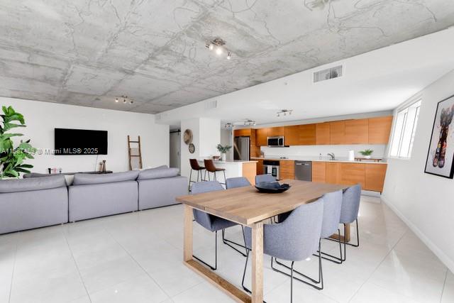 3250 NE 1st Ave 615