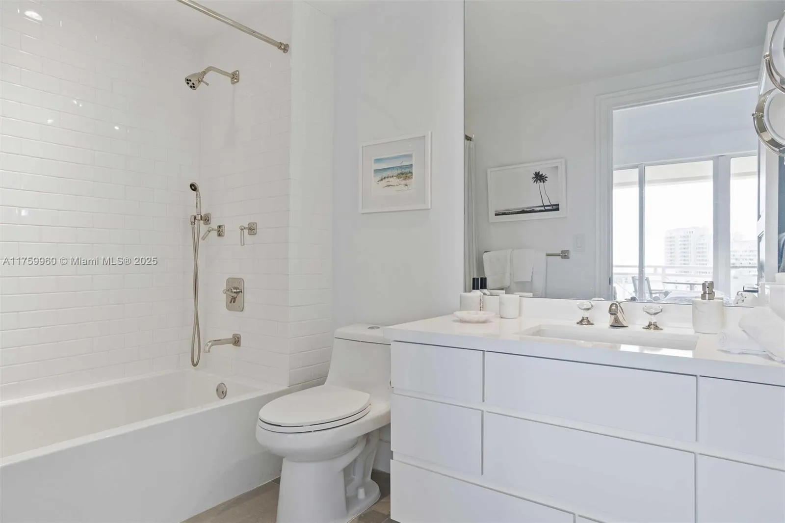 Key Biscayne, Florida 33149, United States, 3 Bedrooms Bedrooms, ,4 BathroomsBathrooms,Residential,Active,85828