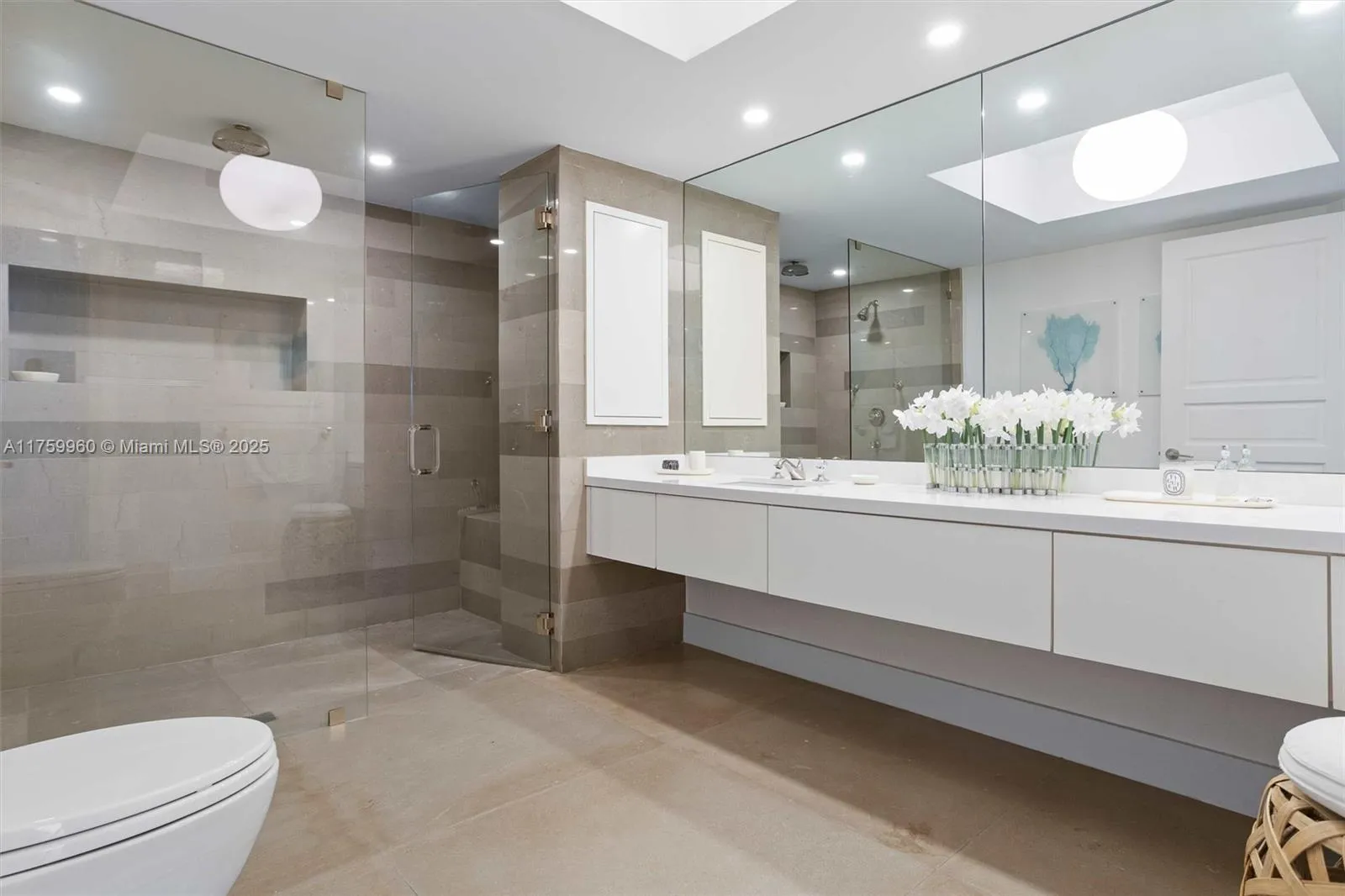 Key Biscayne, Florida 33149, United States, 3 Bedrooms Bedrooms, ,4 BathroomsBathrooms,Residential,Active,85828