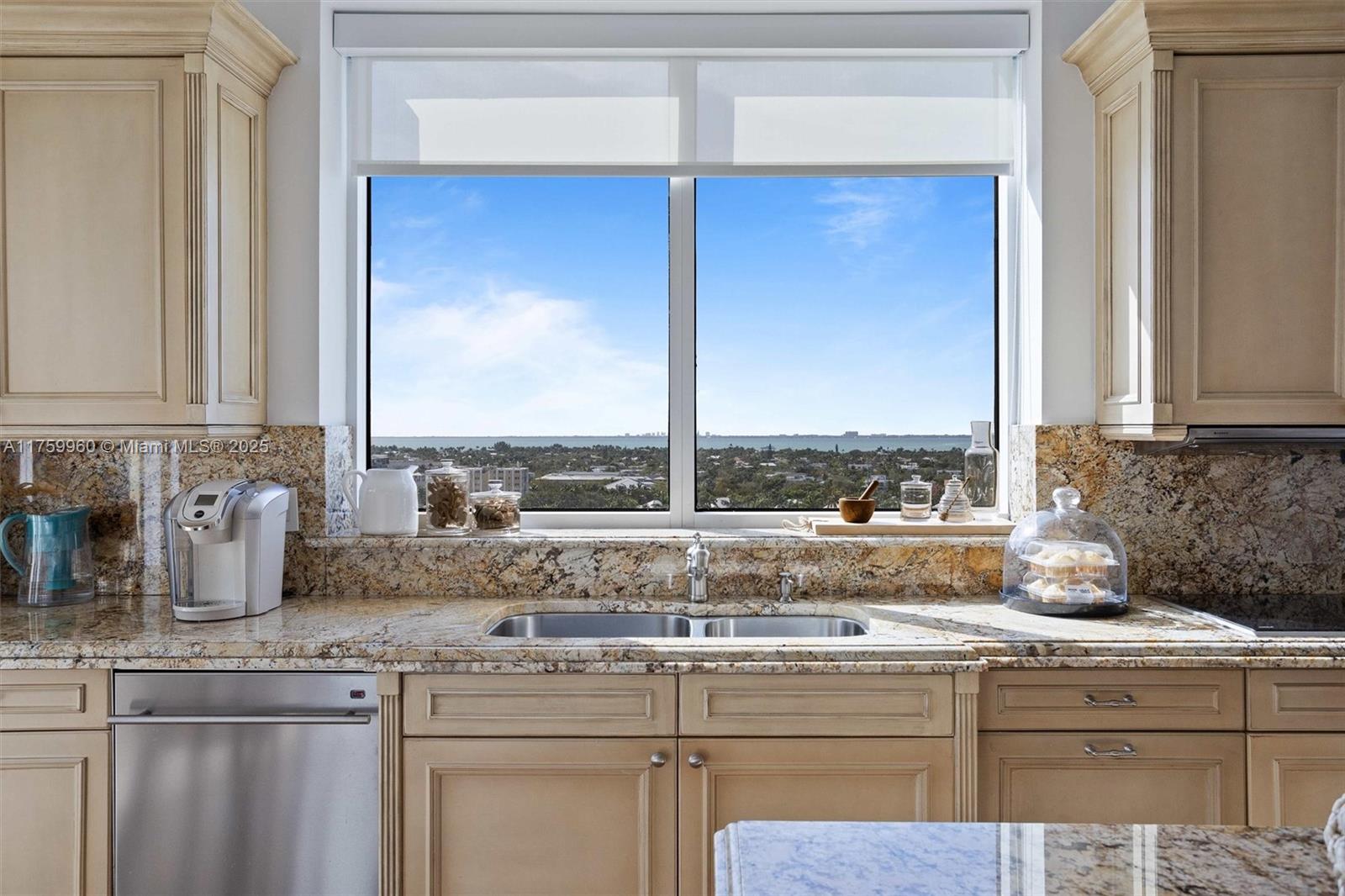 GRAND BAY RESIDENCES COND - Residential