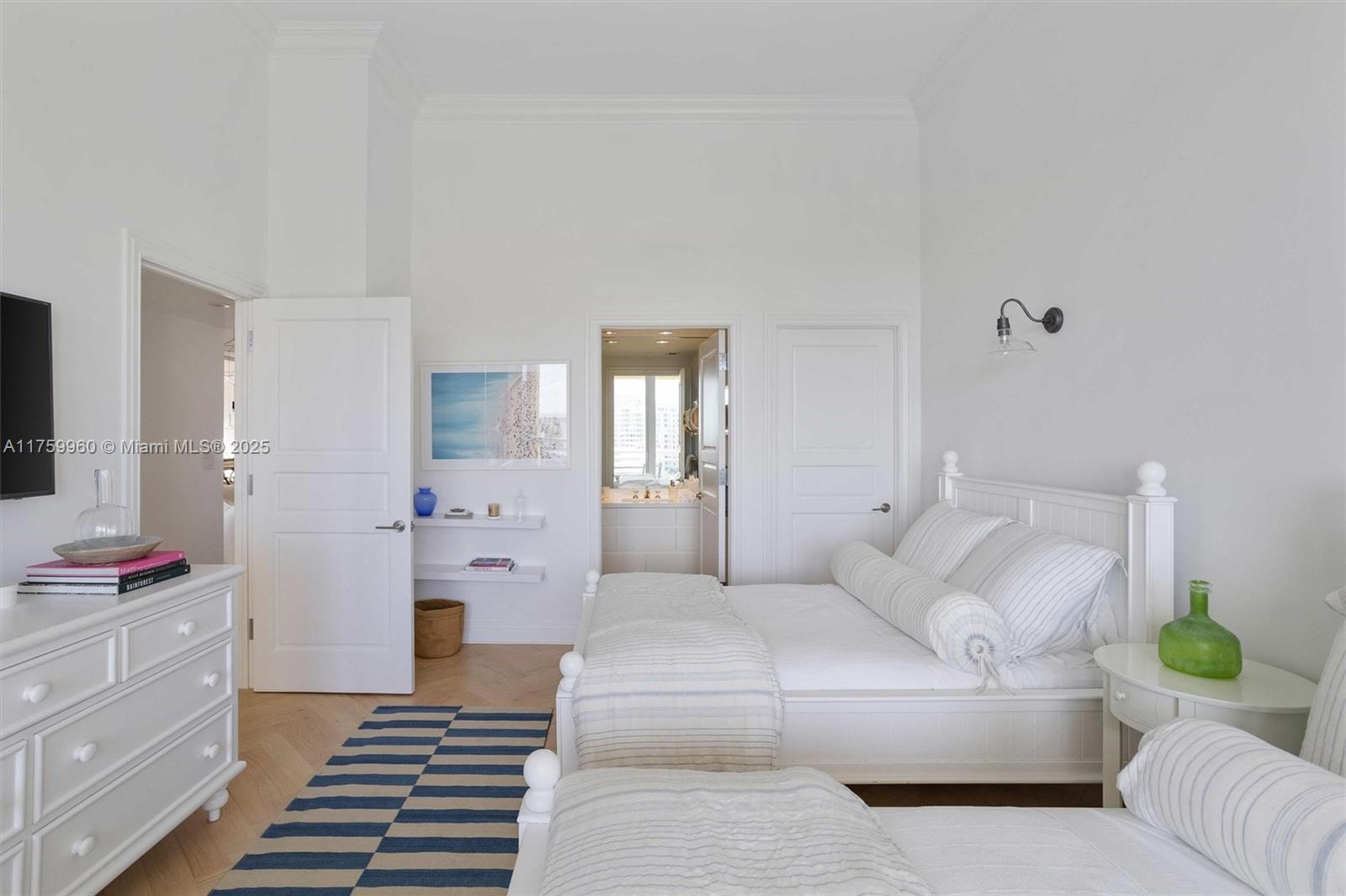 GRAND BAY RESIDENCES COND - Residential