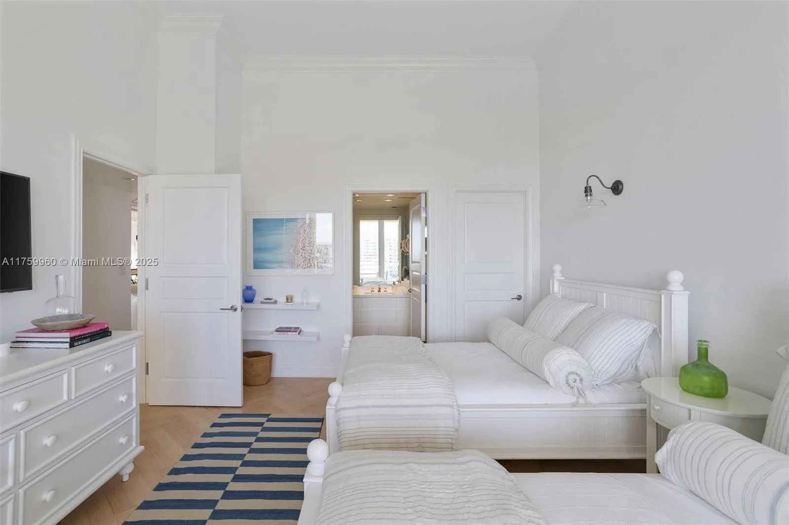 Key Biscayne, Florida 33149, United States, 3 Bedrooms Bedrooms, ,4 BathroomsBathrooms,Residential,Active,85828