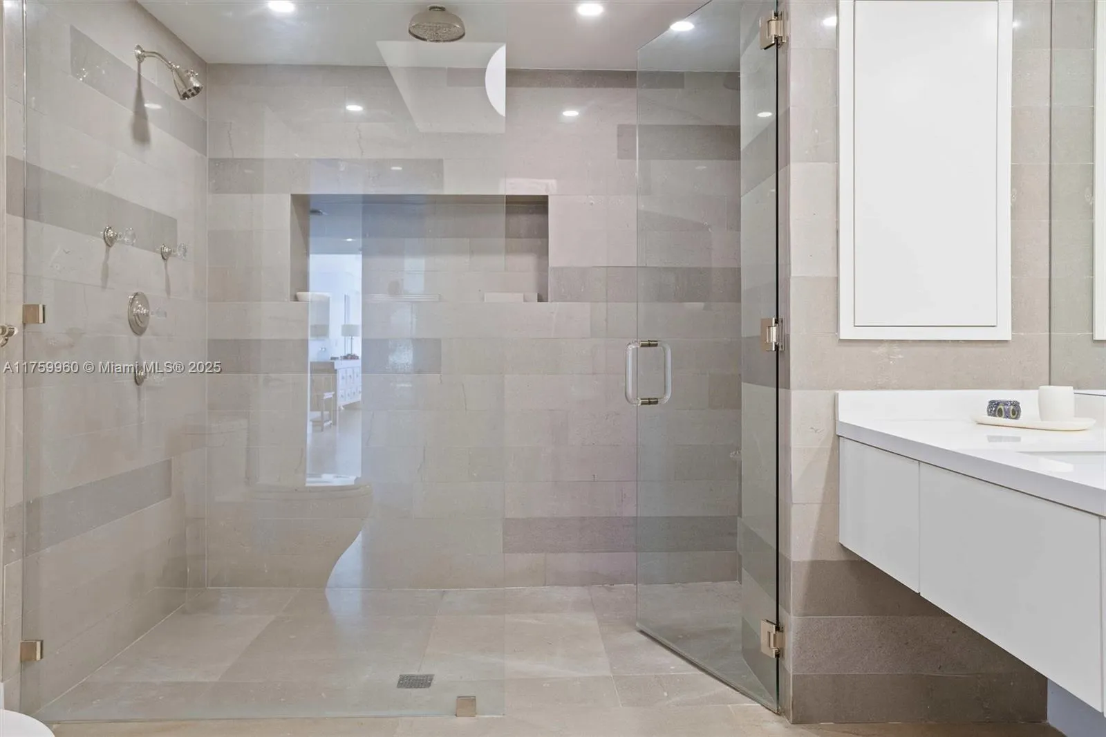 Key Biscayne, Florida 33149, United States, 3 Bedrooms Bedrooms, ,4 BathroomsBathrooms,Residential,Active,85828