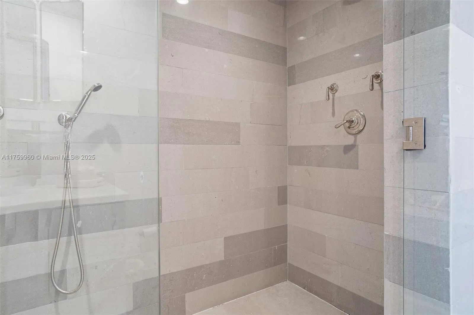 Key Biscayne, Florida 33149, United States, 3 Bedrooms Bedrooms, ,4 BathroomsBathrooms,Residential,Active,85828