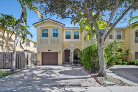 14942 SW 8th Ln Miami FL 33194